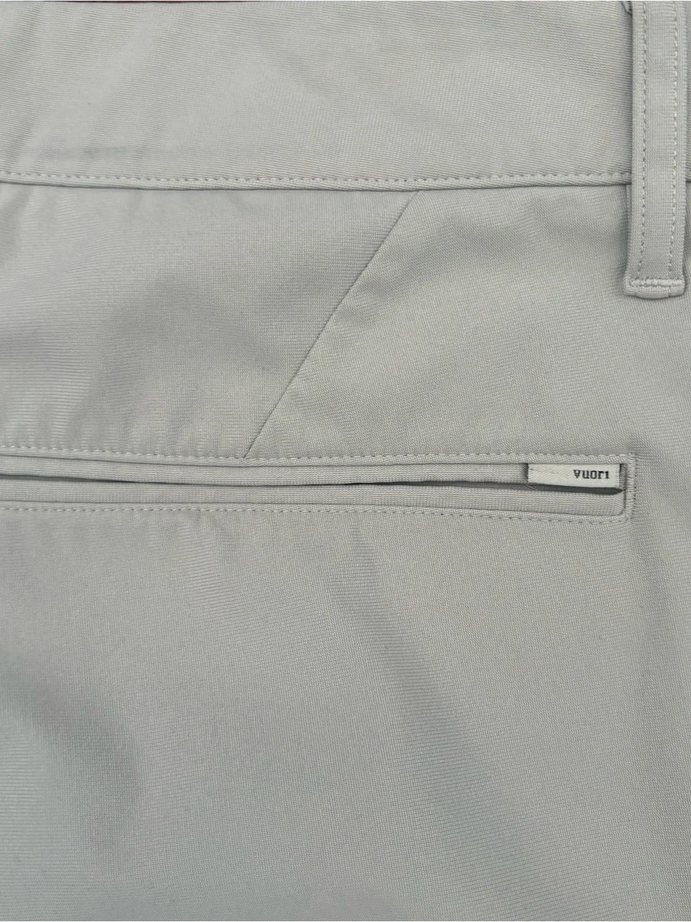 Vuori Men's Vuori Meta Cargo Short Shorts Beige Grey Size 34 Casual Comfort USA